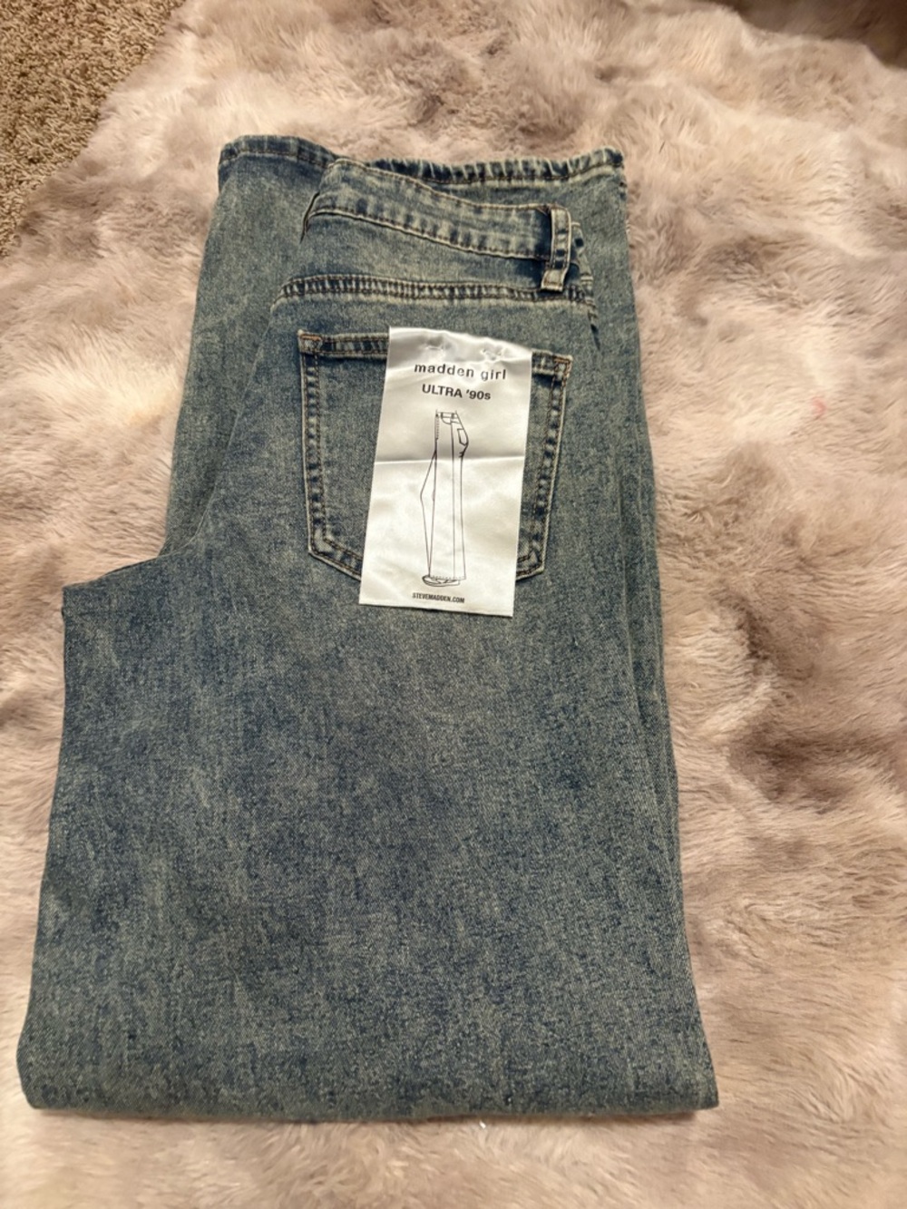 madden girl ULTRA '90s Womans Blue Light Wash Jeans